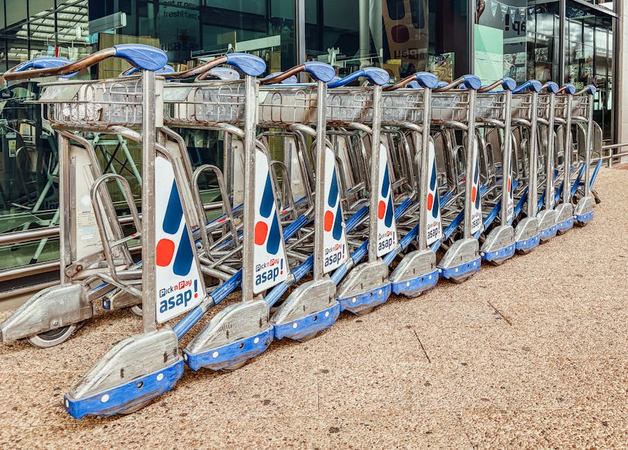 Chariot de bagages sur le tarmac d'un aéroport